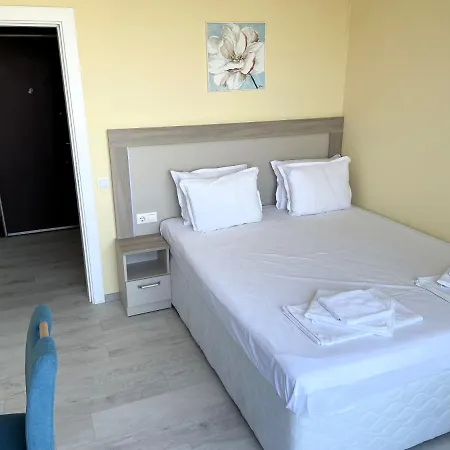 Sea View Free Parking Aparthotel